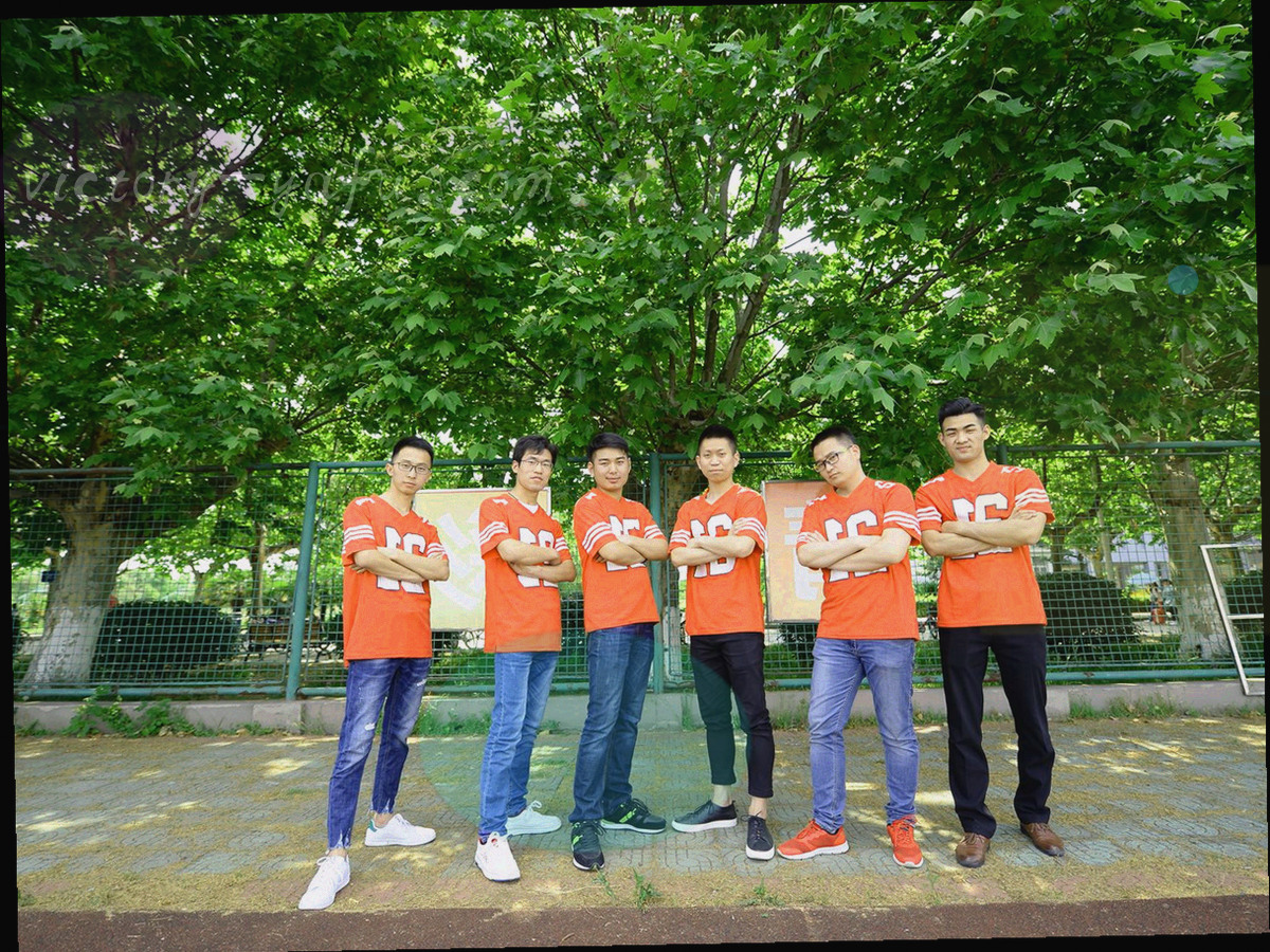平板横屏界面左侧显示当天赛程时间轴，右侧显示对应场次的战报卡片，屏幕边缘带青柠色高亮
